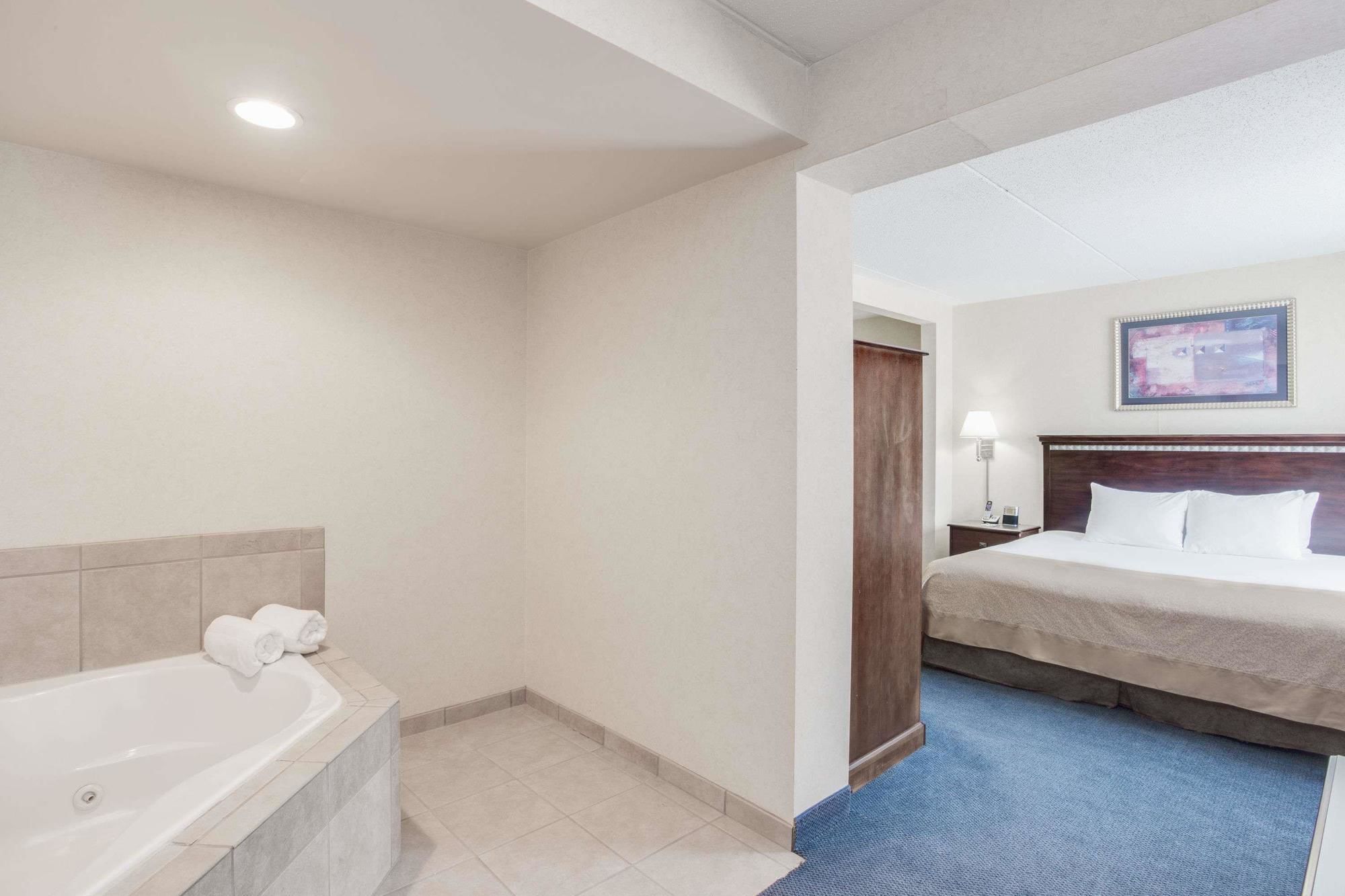 Wingate by Wyndham Bridgeport