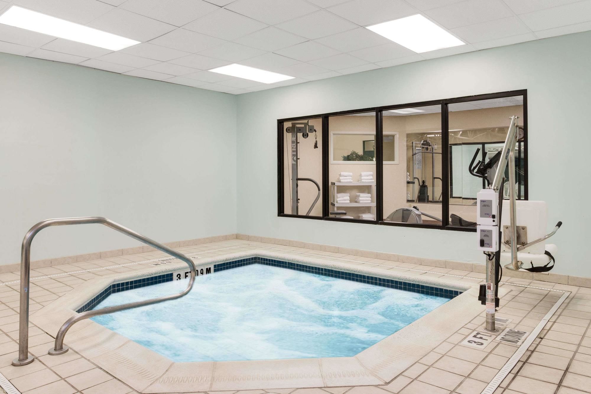 Wingate by Wyndham Bridgeport