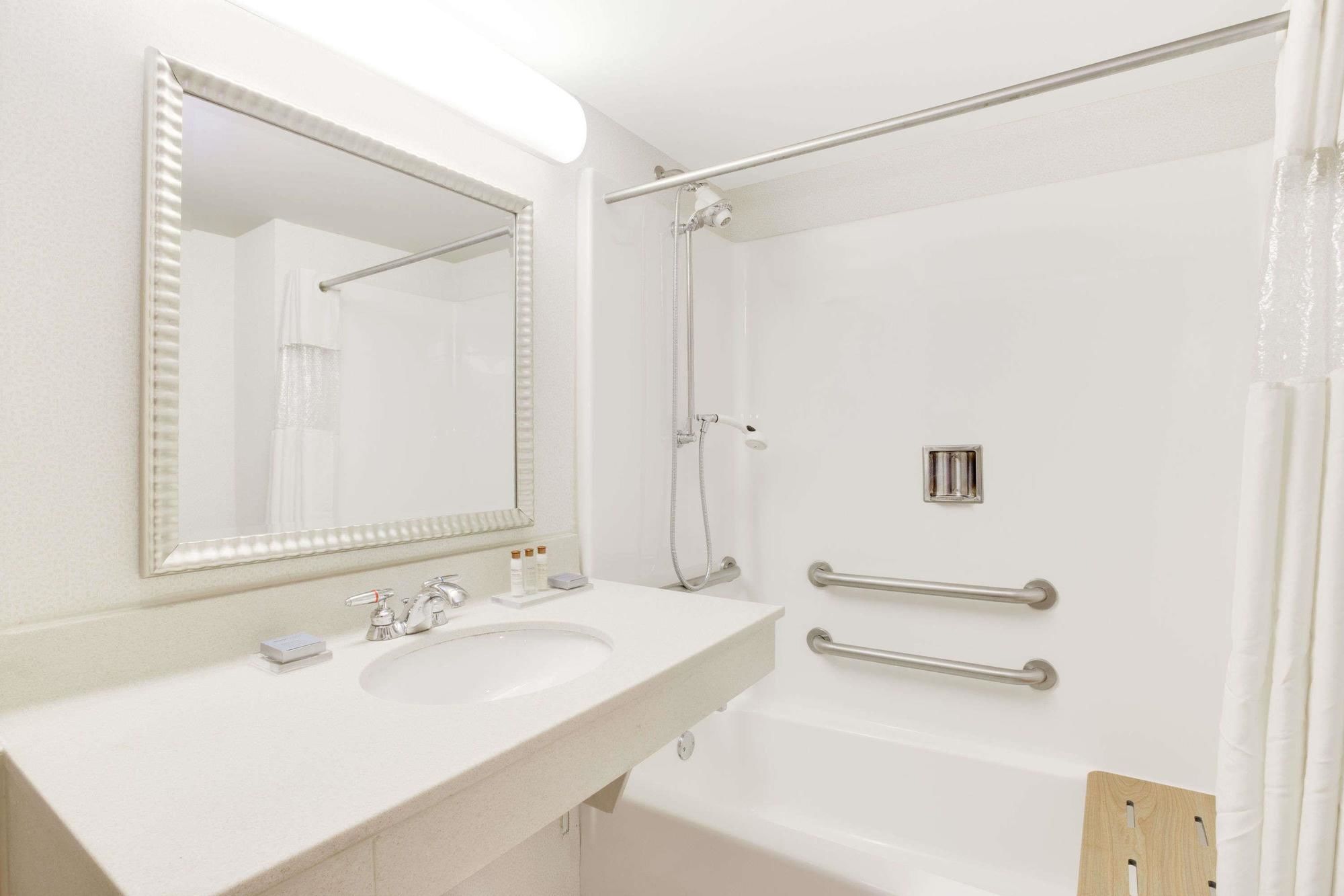 Wingate by Wyndham Bridgeport