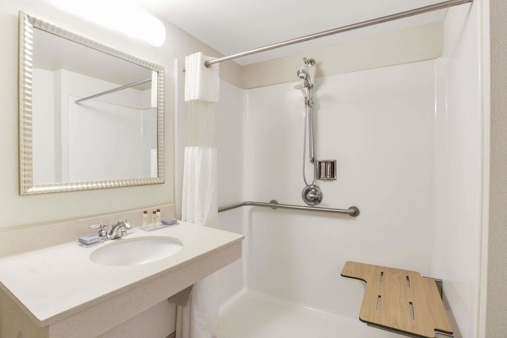 Wingate by Wyndham Bridgeport