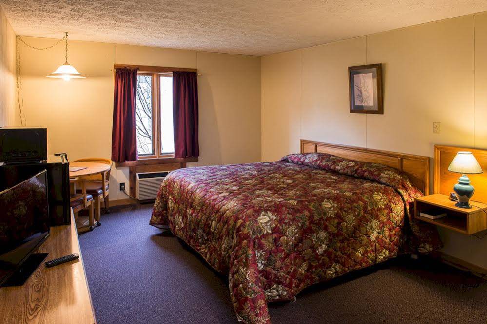 Canaan Village Inn