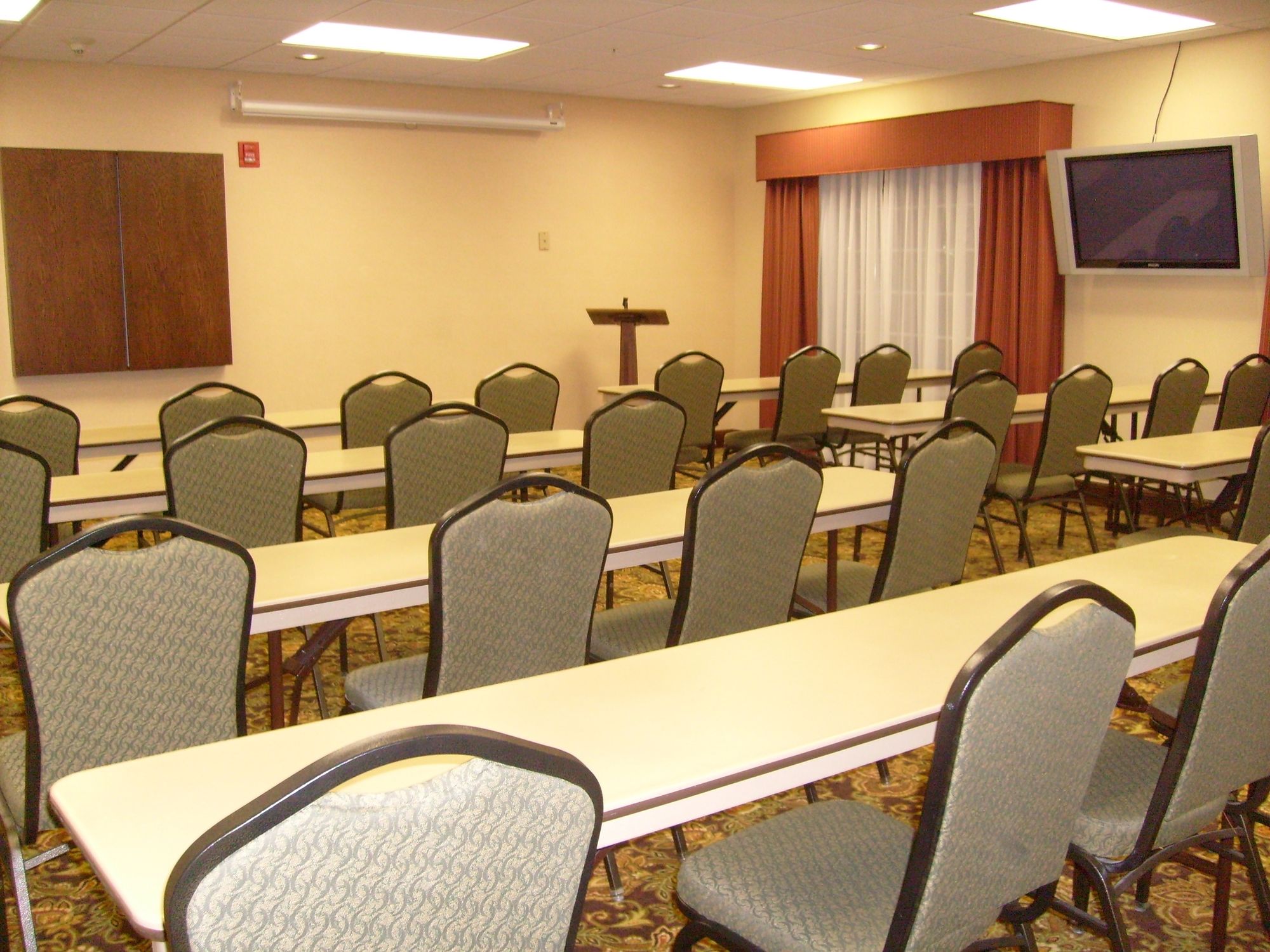 Country Inn & Suites by Radisson, Charleston South, WV