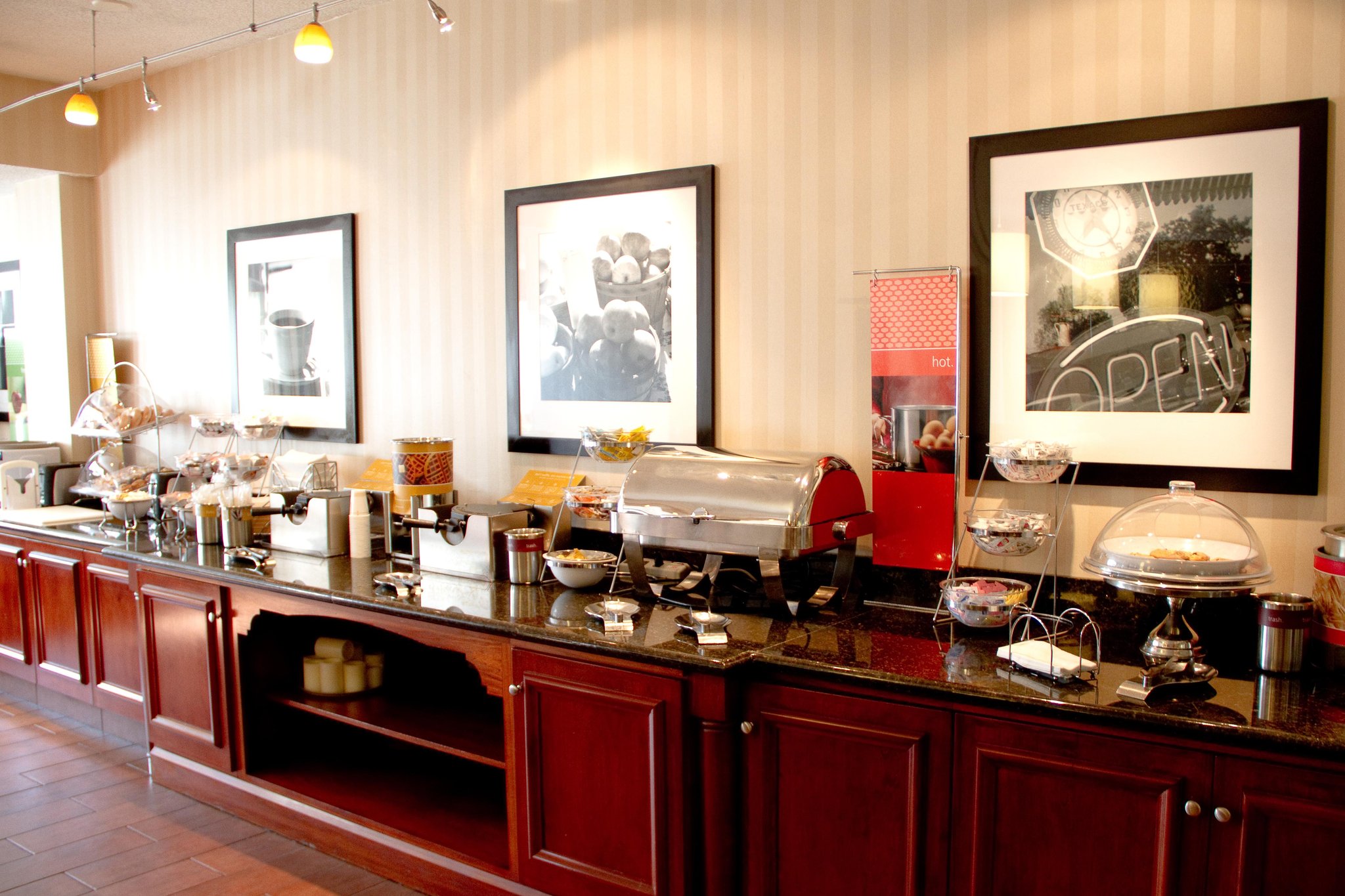 Hampton Inn Charleston Downtown - Civic Center