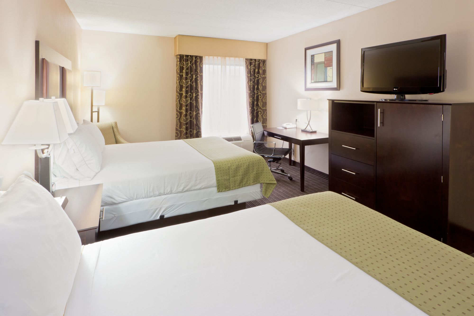 Holiday Inn Express Hotel & Suites Charleston - Southridge