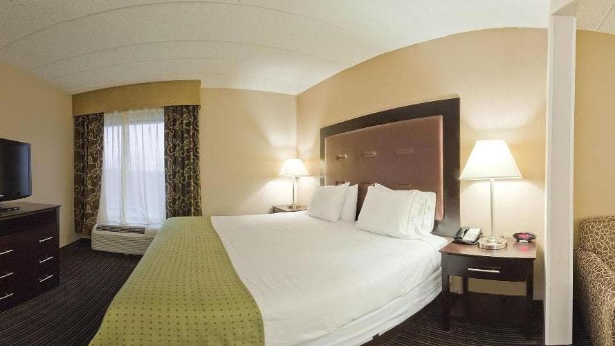 Holiday Inn Express Hotel & Suites Charleston - Southridge