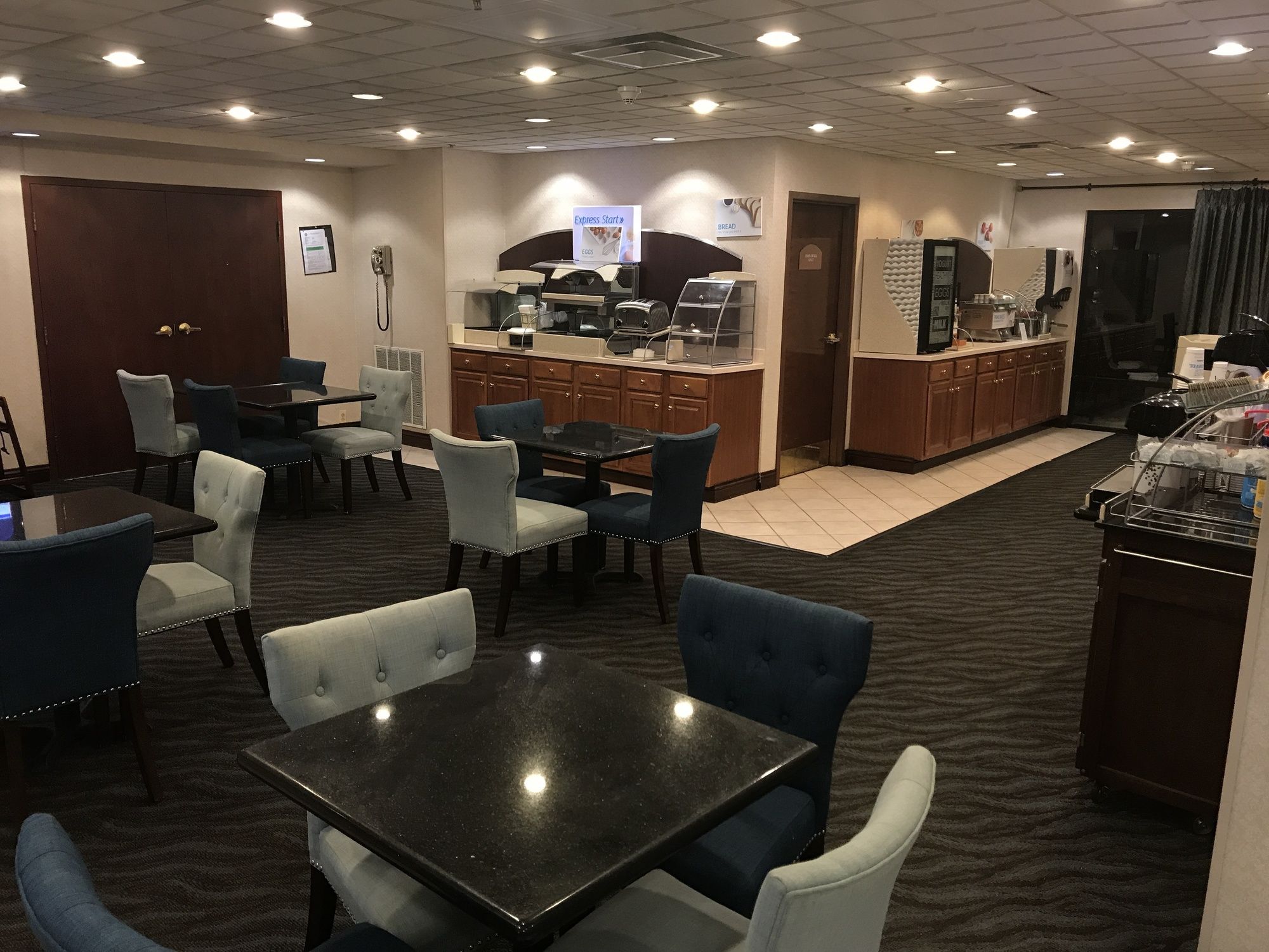 Holiday Inn Express Hotel & Suites Charleston - Southridge