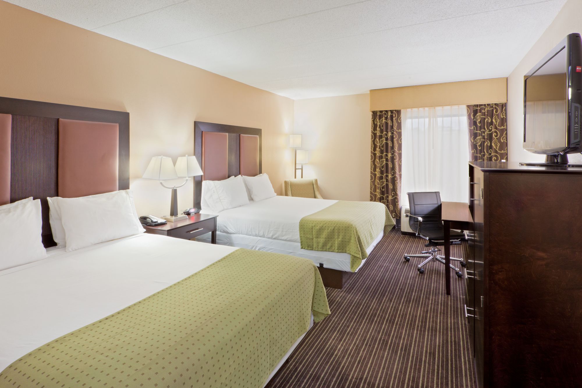 Holiday Inn Express Hotel & Suites Charleston - Southridge