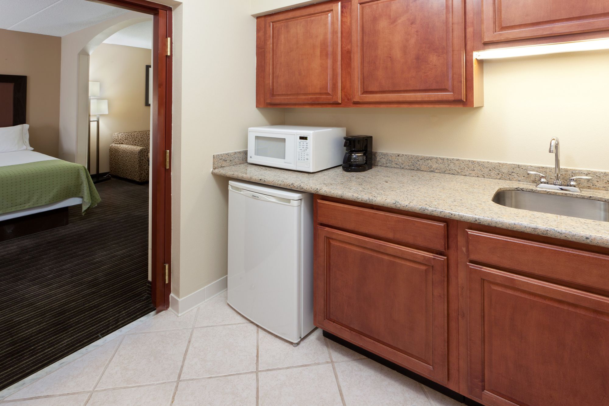 Holiday Inn Express Hotel & Suites Charleston - Southridge