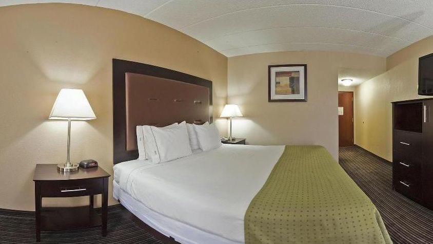 Holiday Inn Express Hotel & Suites Charleston - Southridge