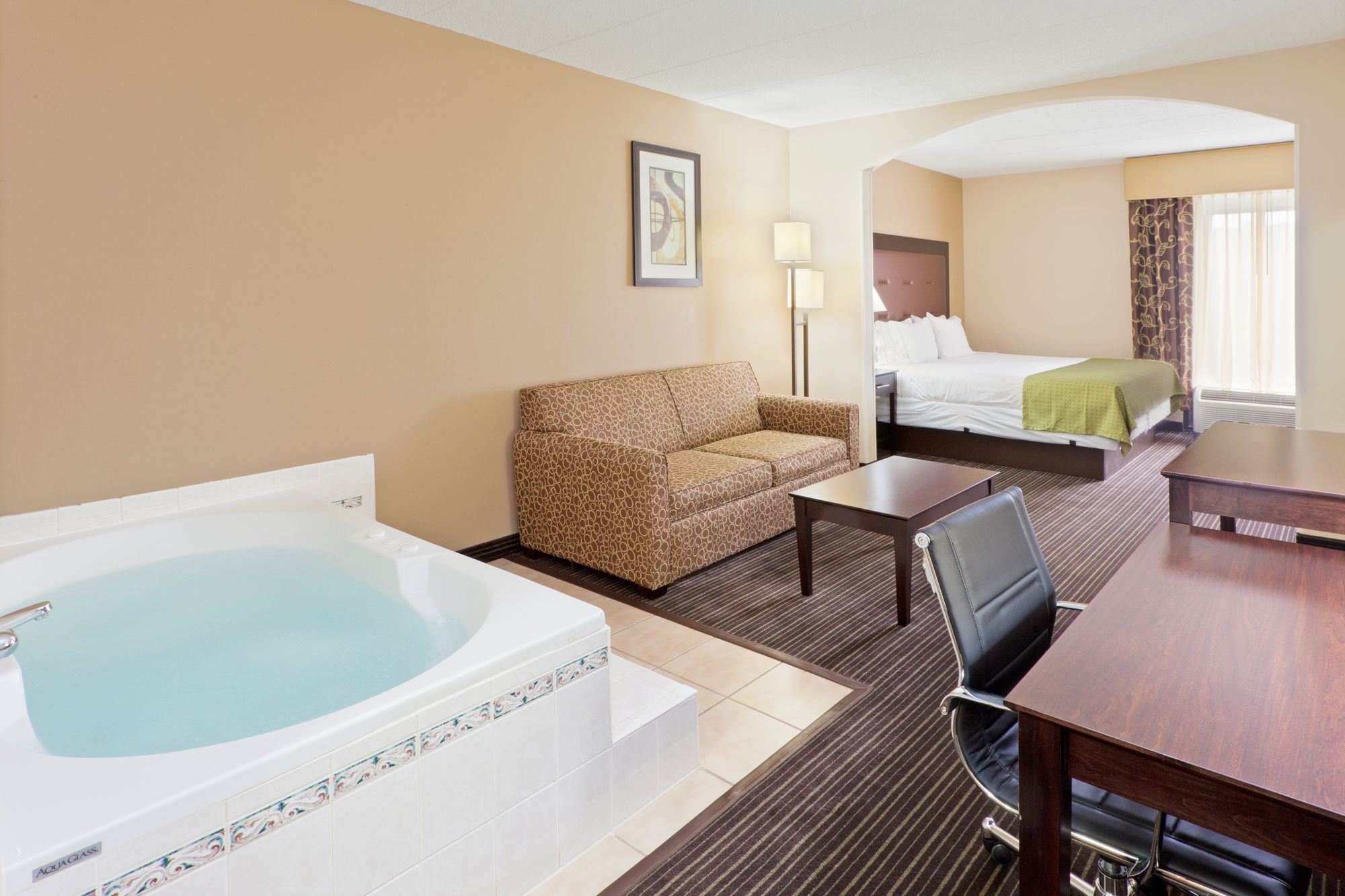 Holiday Inn Express Hotel & Suites Charleston - Southridge