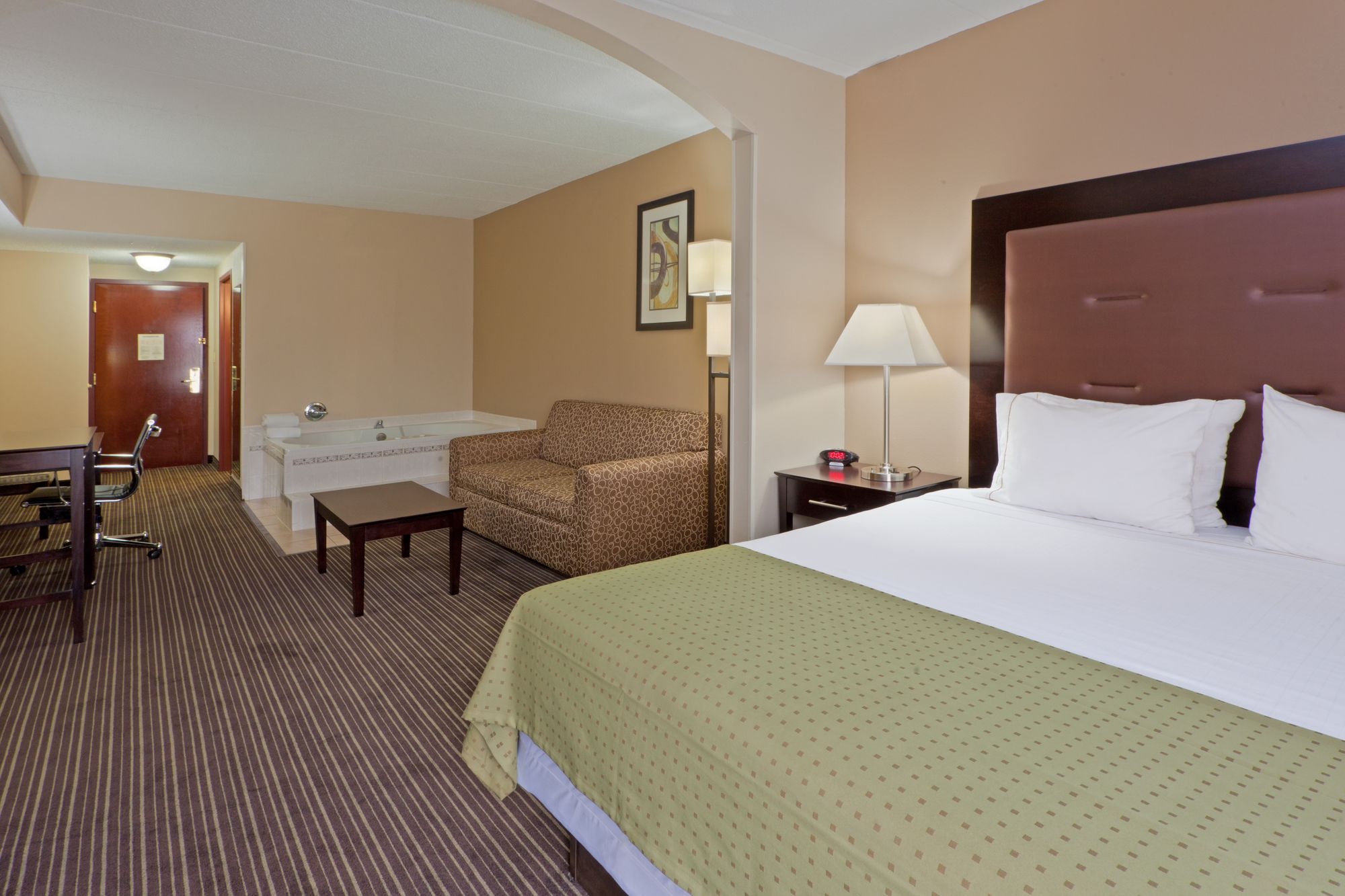 Holiday Inn Express Hotel & Suites Charleston - Southridge