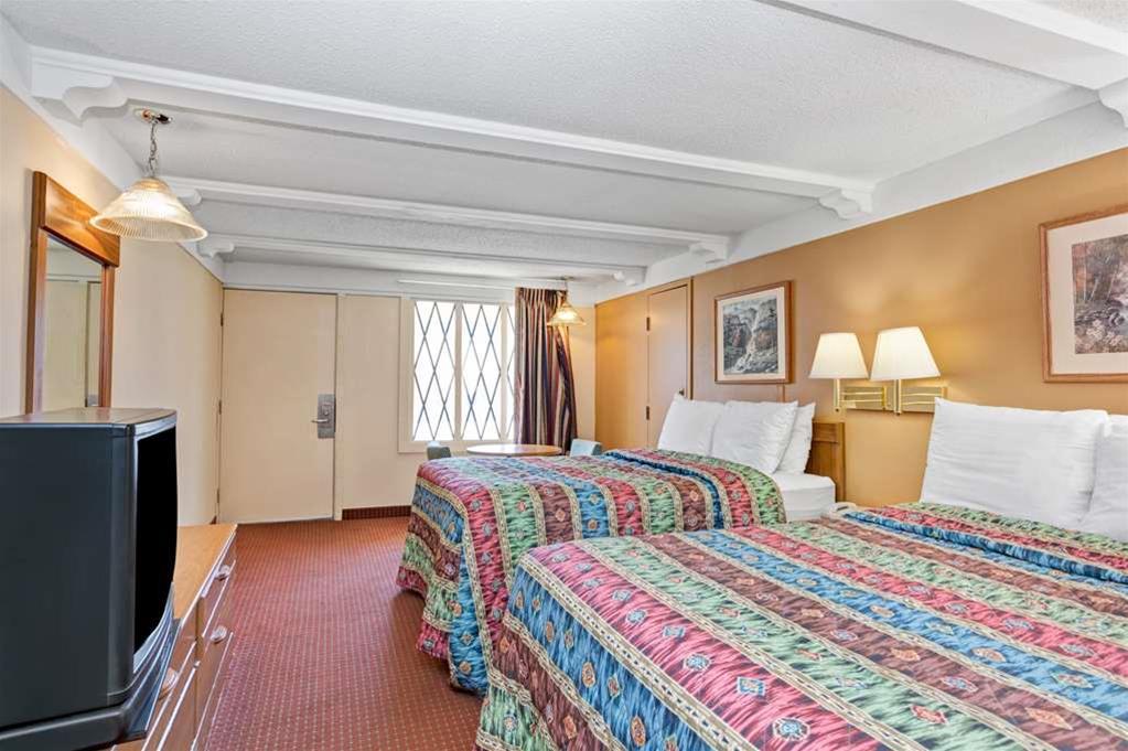 Knights Inn Charleston East