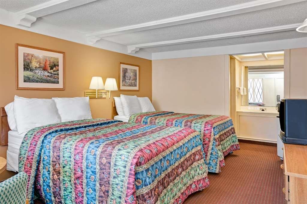 Knights Inn Charleston East