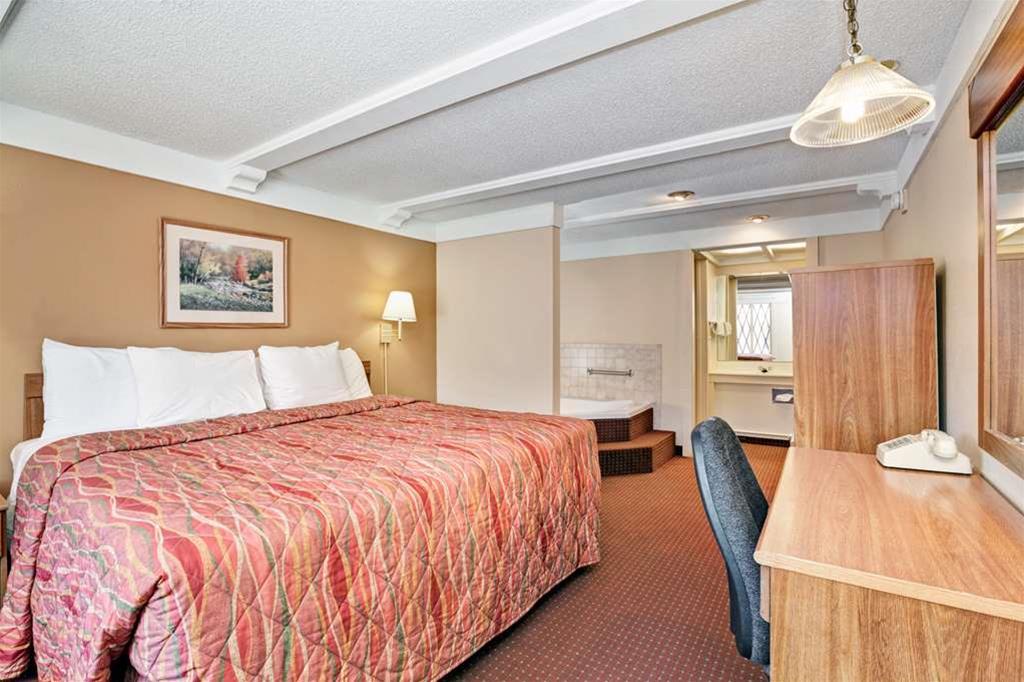 Knights Inn Charleston East