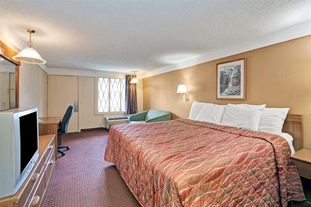 Knights Inn Charleston East