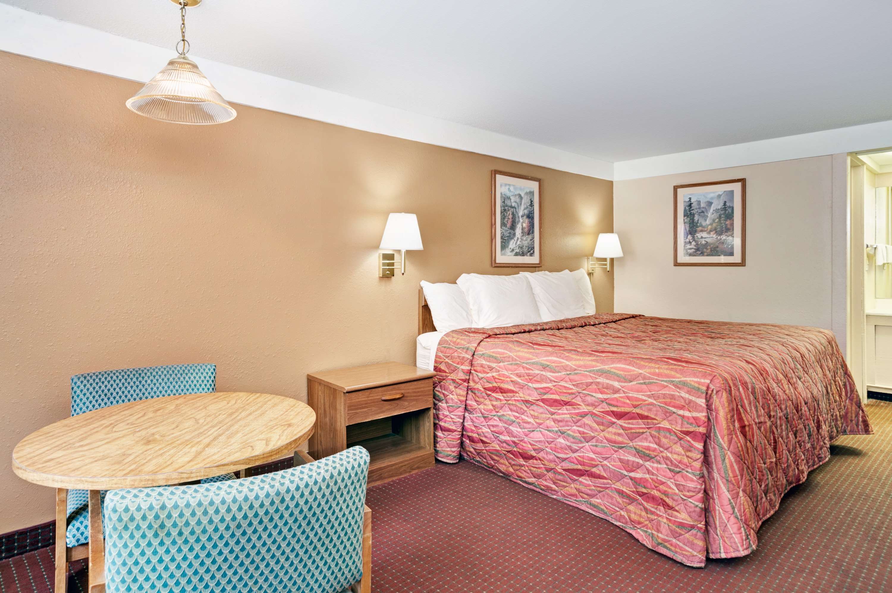 Knights Inn Charleston East