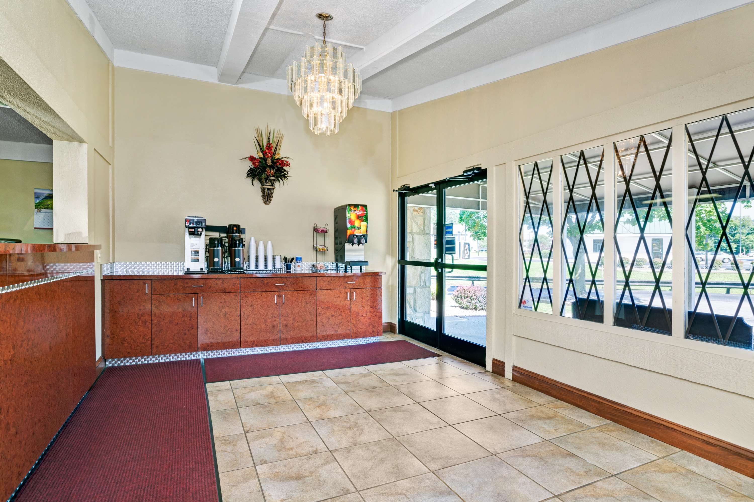 Knights Inn Charleston East