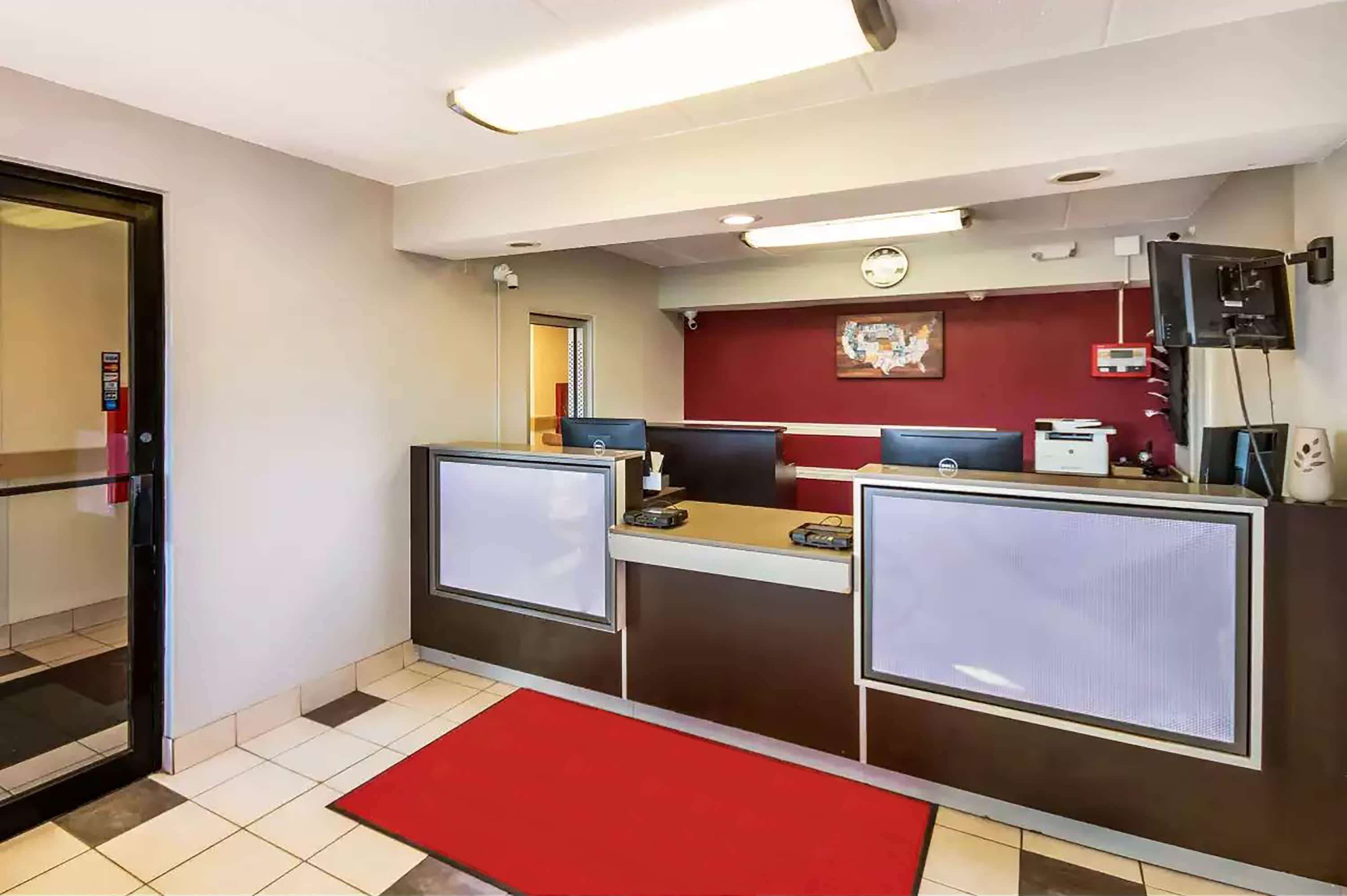 Super 8 by Wyndham Charleston WV