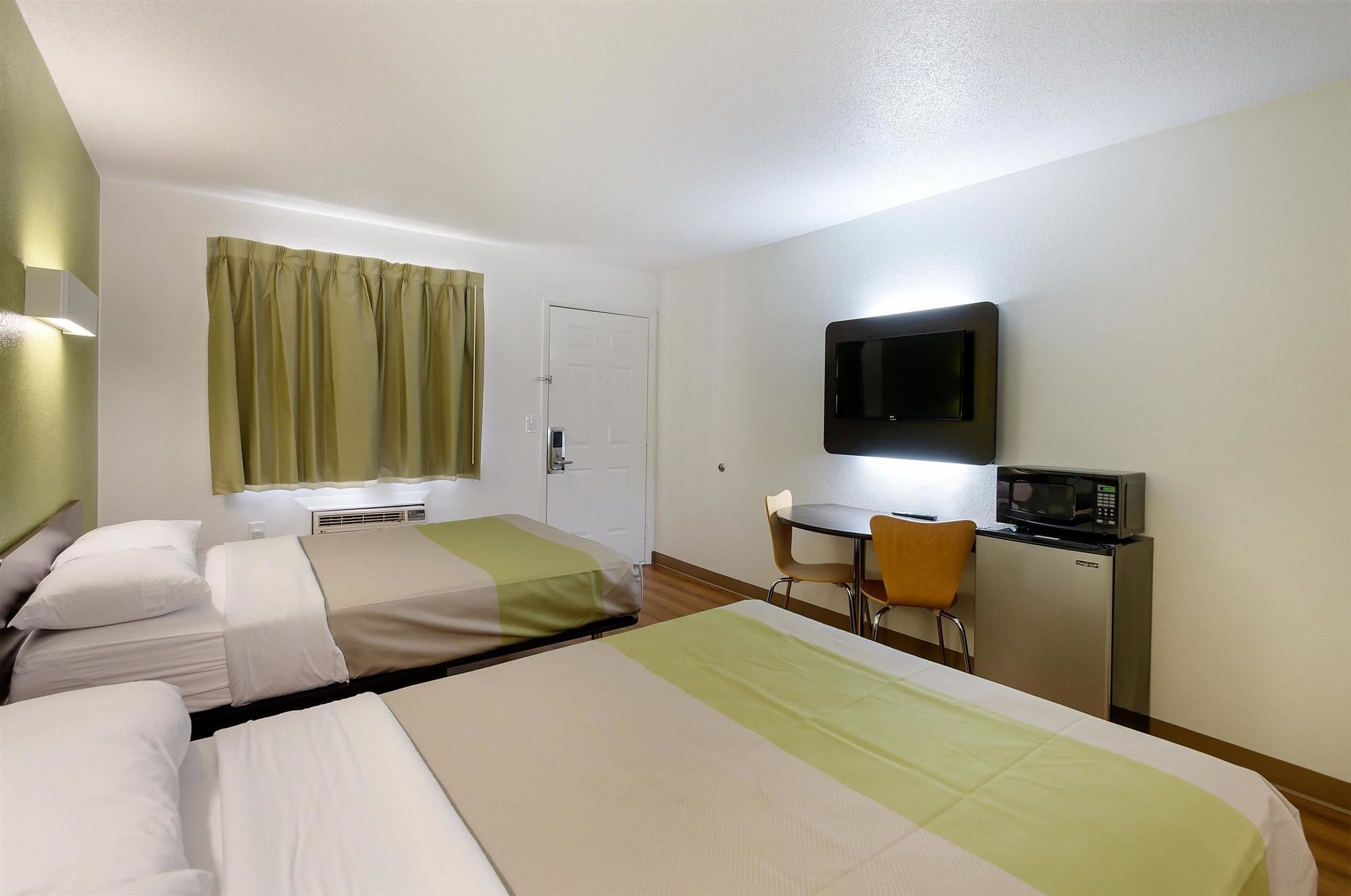 Motel 6 Charles Town