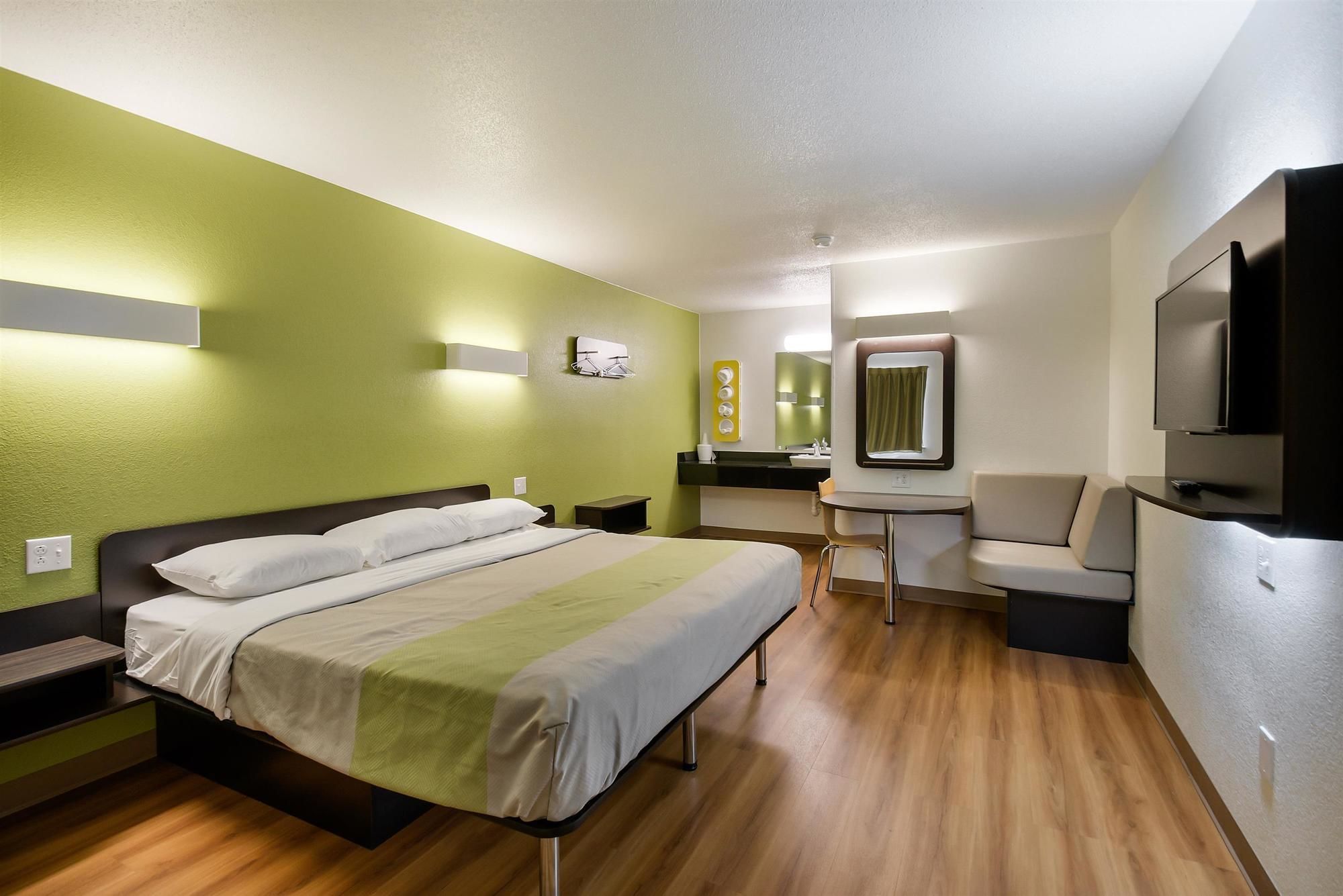 Motel 6 Charles Town