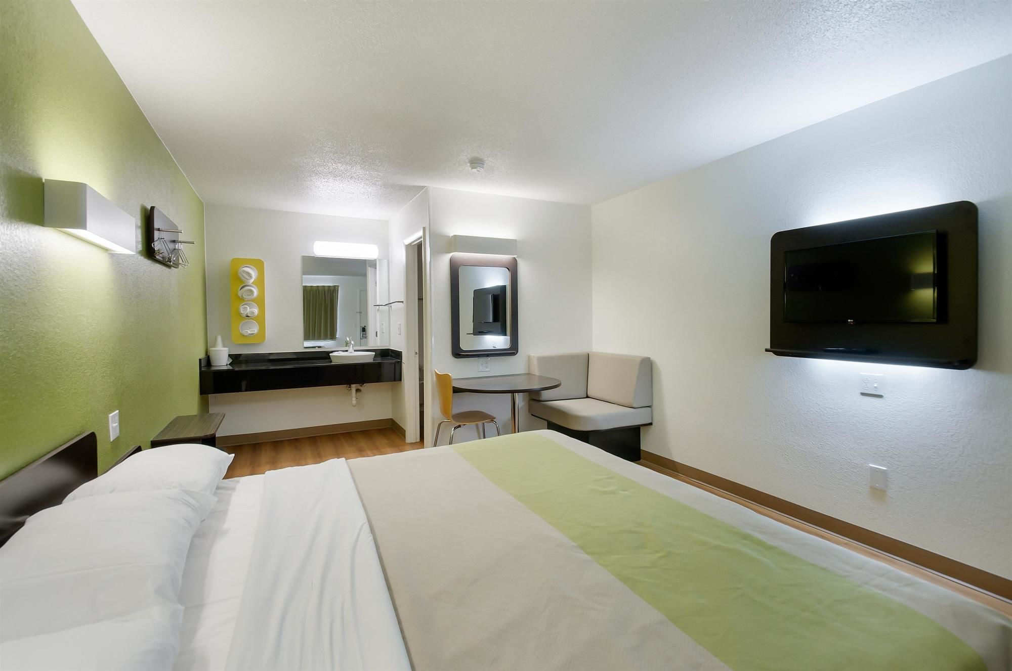 Motel 6 Charles Town