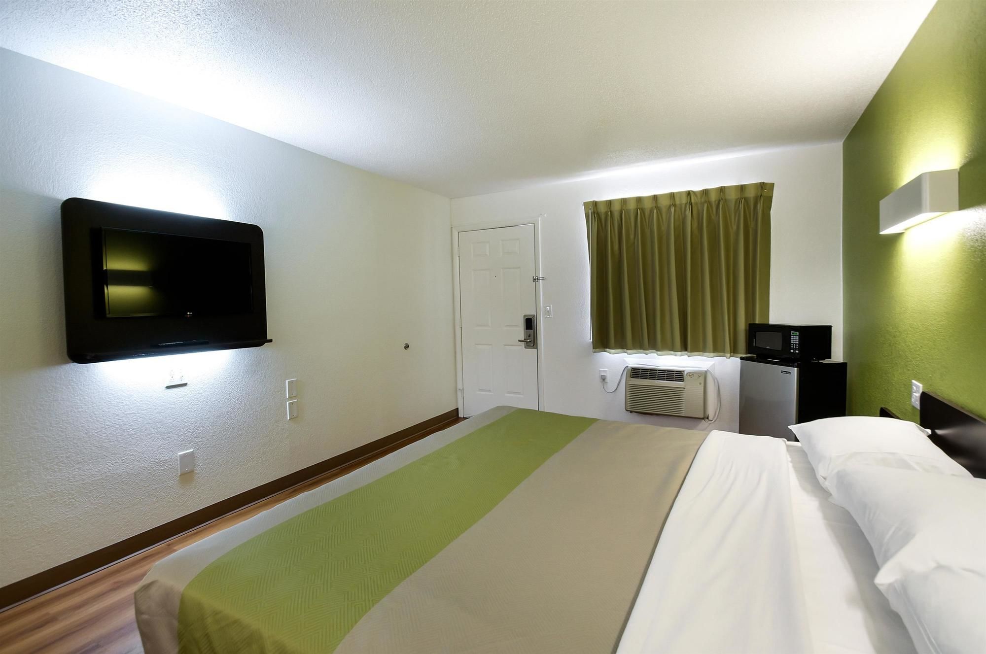 Motel 6 Charles Town