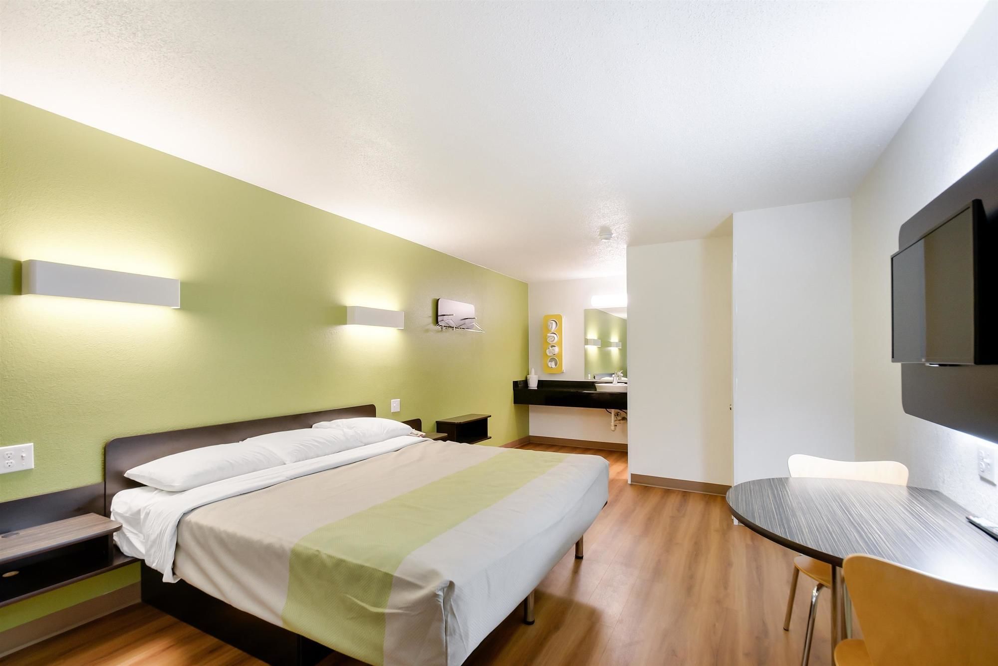 Motel 6 Charles Town