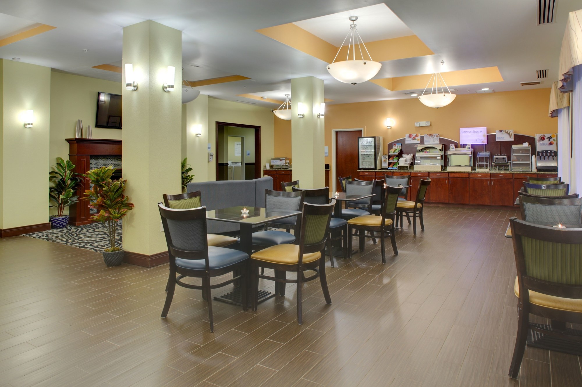 Holiday Inn Express Cross Lanes