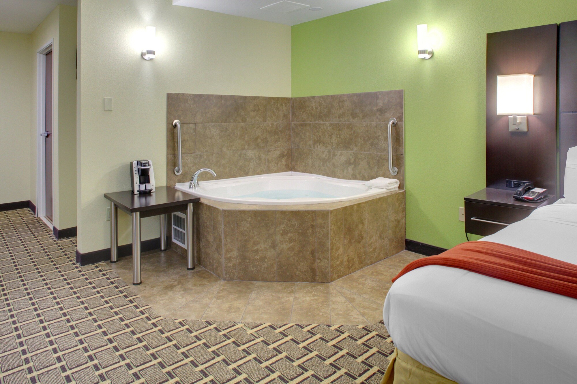 Holiday Inn Express Cross Lanes