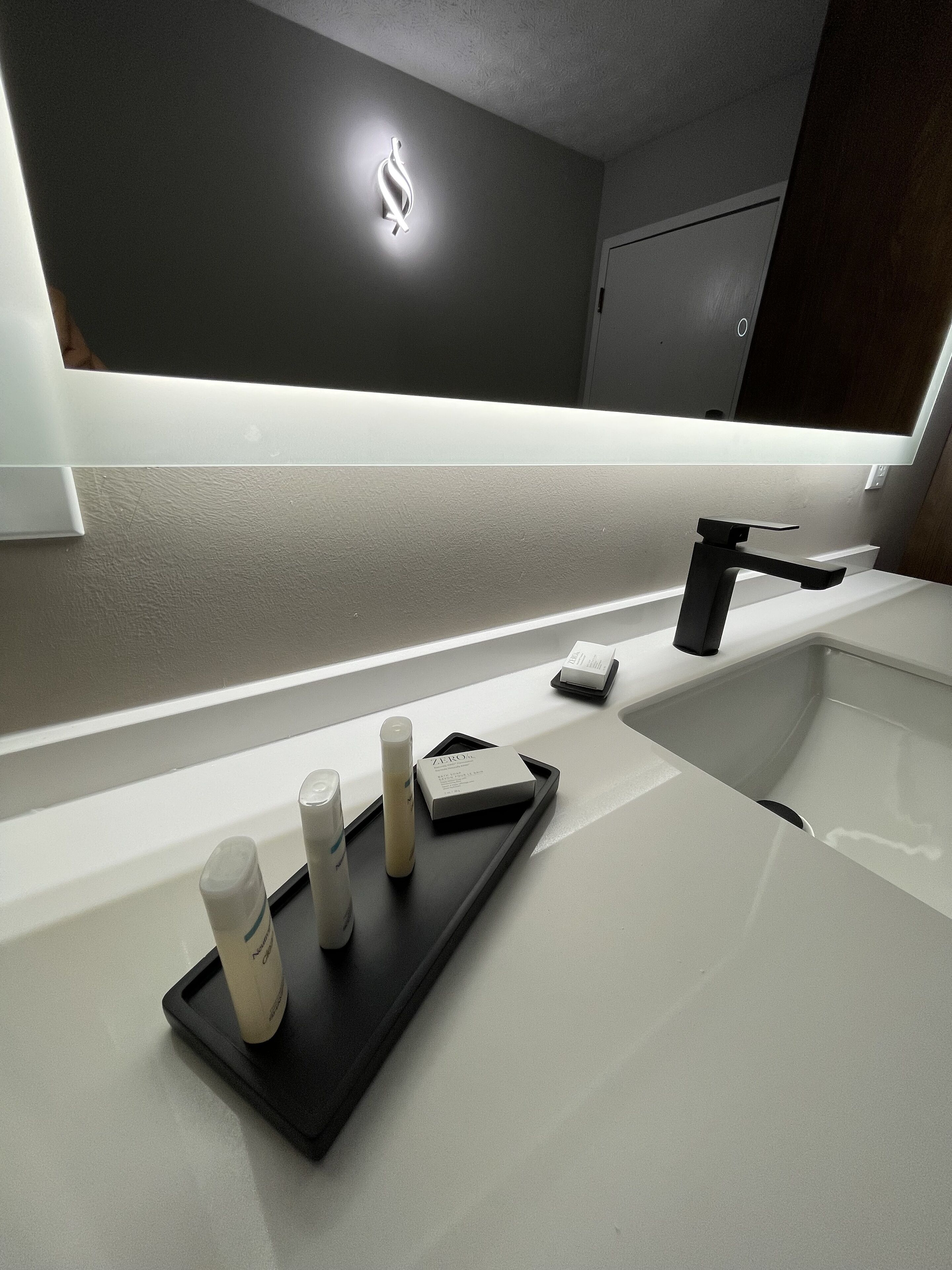 Luxor Inn & Suites, a Travelodge by Wyndham