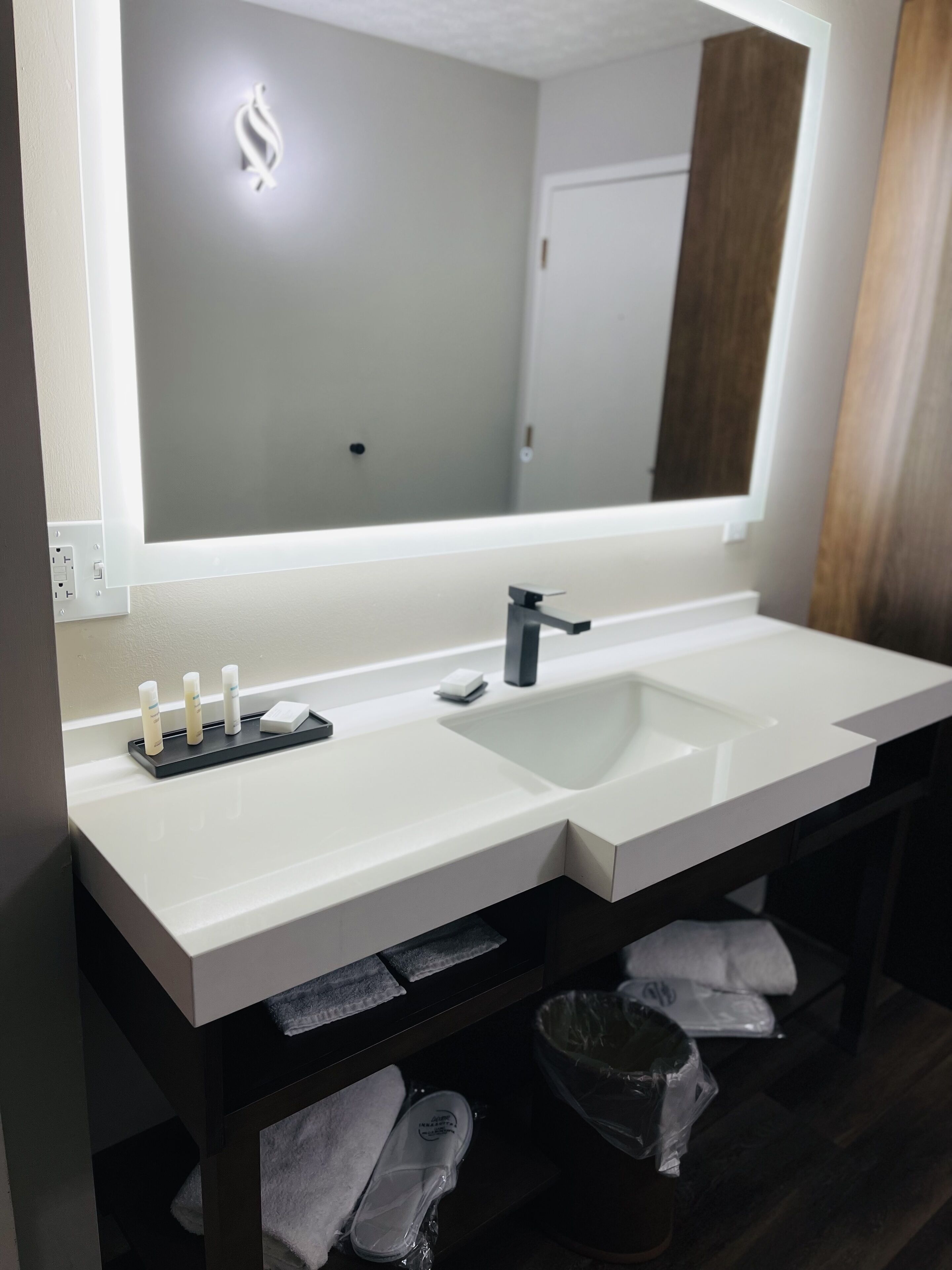 Luxor Inn & Suites, a Travelodge by Wyndham