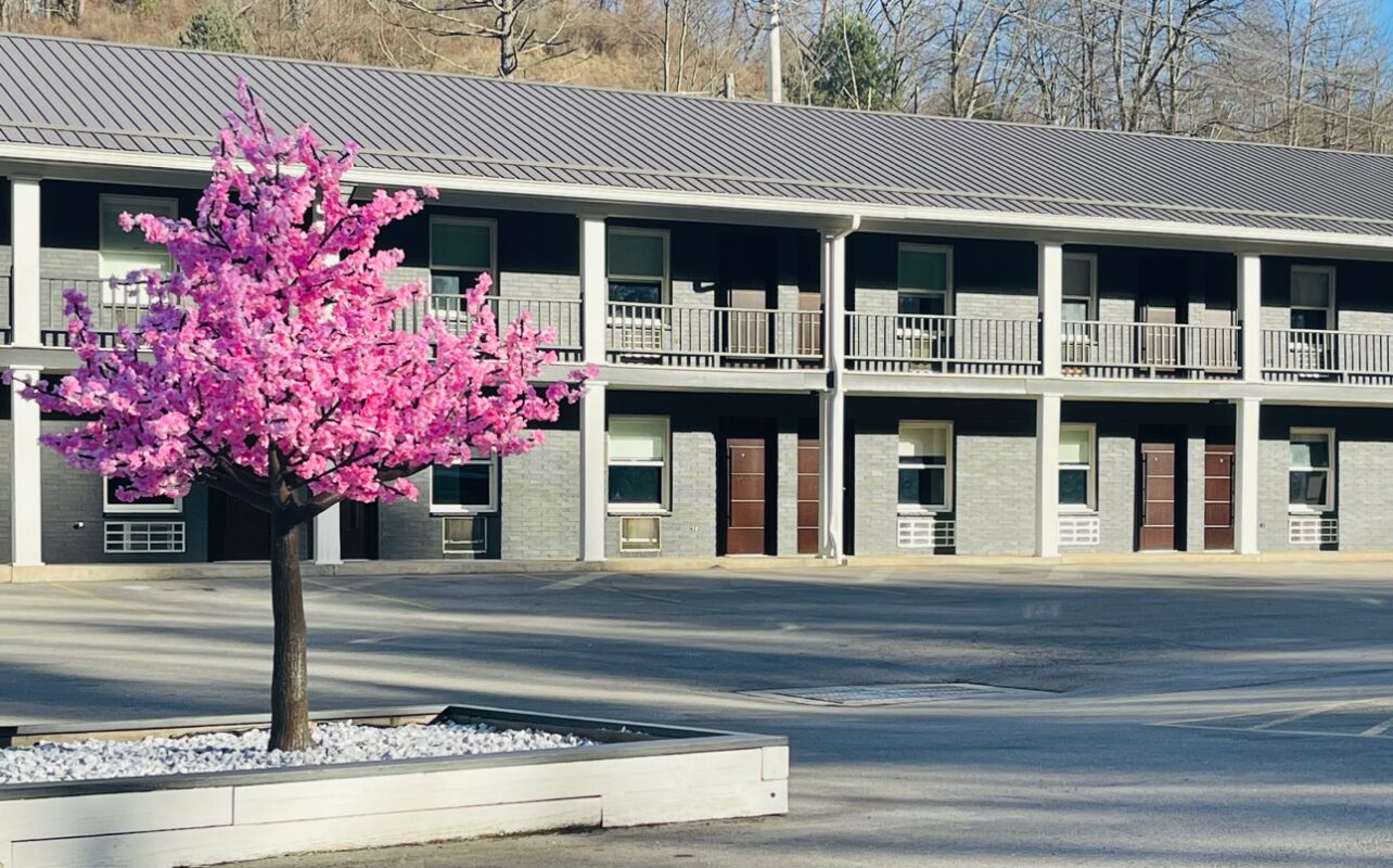 Luxor Inn & Suites, a Travelodge by Wyndham