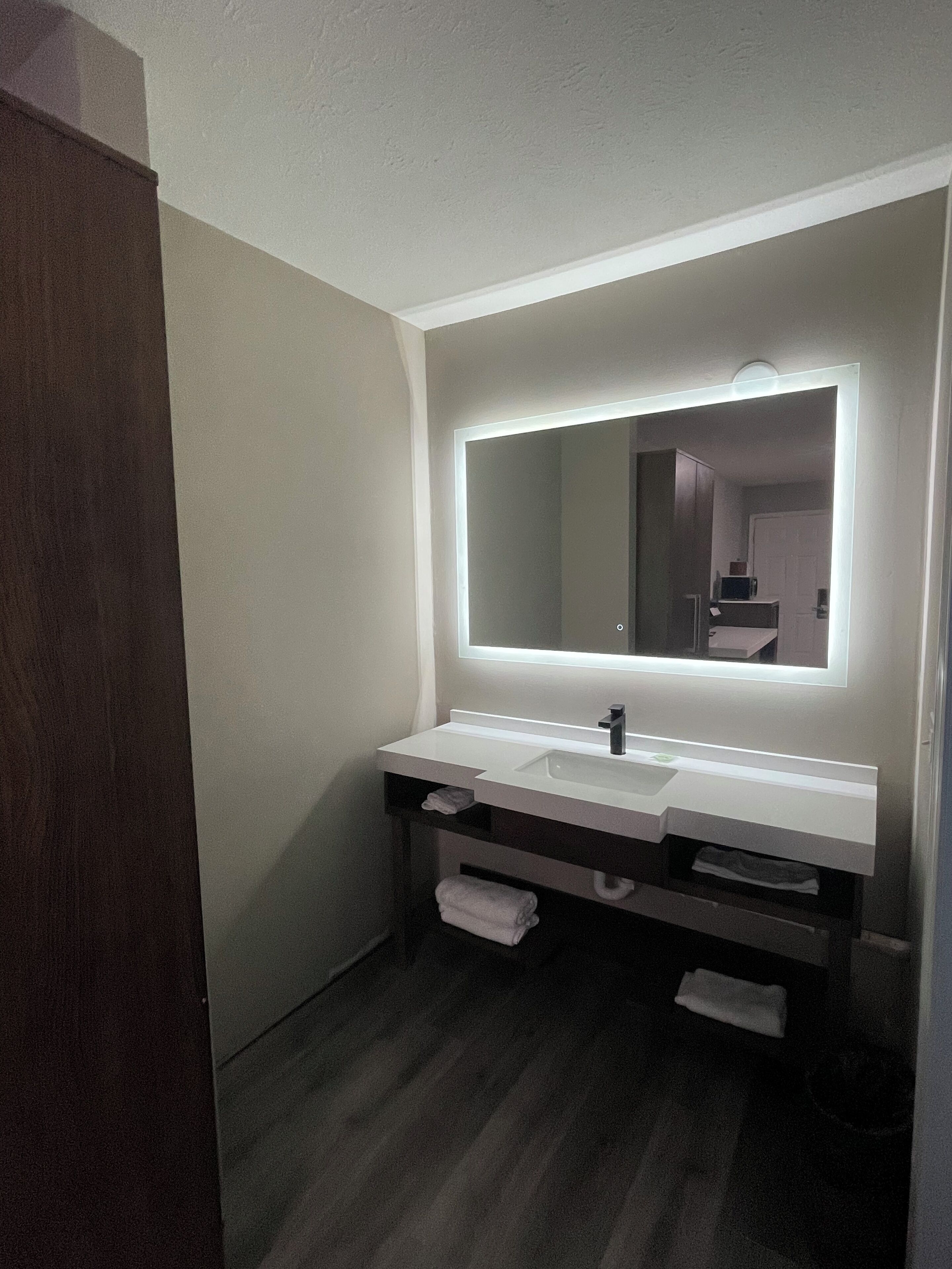 Luxor Inn & Suites, a Travelodge by Wyndham