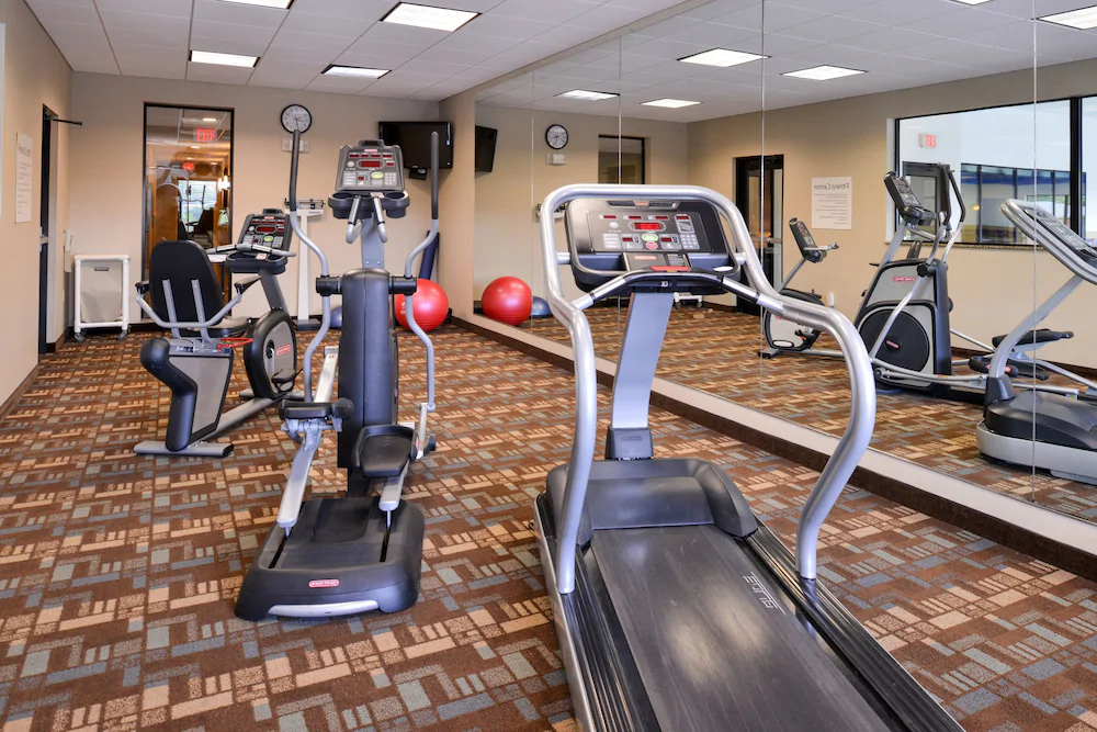 Holiday Inn Express Hotel & Suites Fairmont