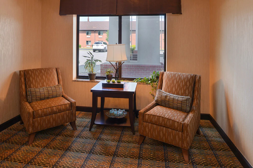 Holiday Inn Express Hotel & Suites Fairmont