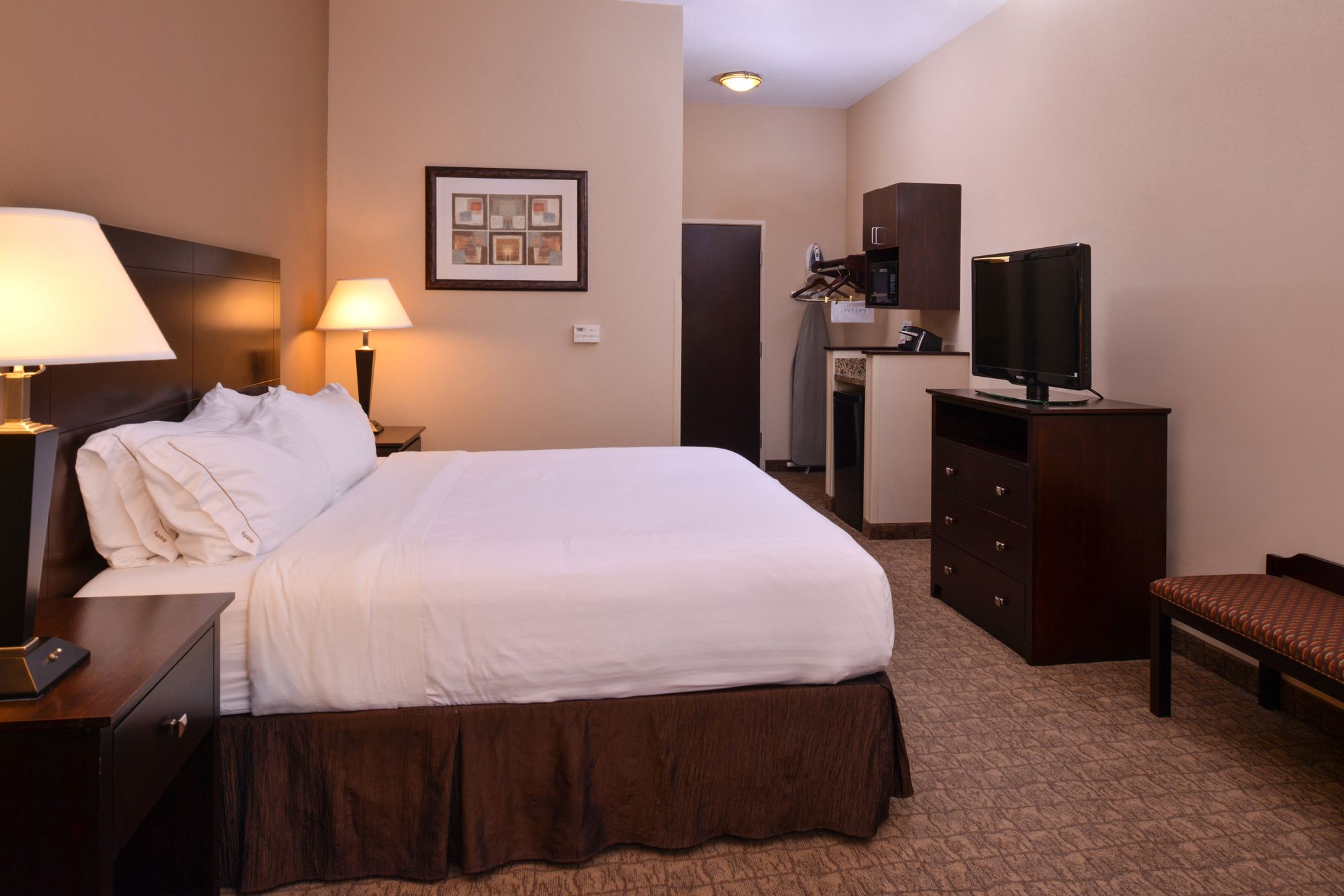 Holiday Inn Express Hotel & Suites Fairmont