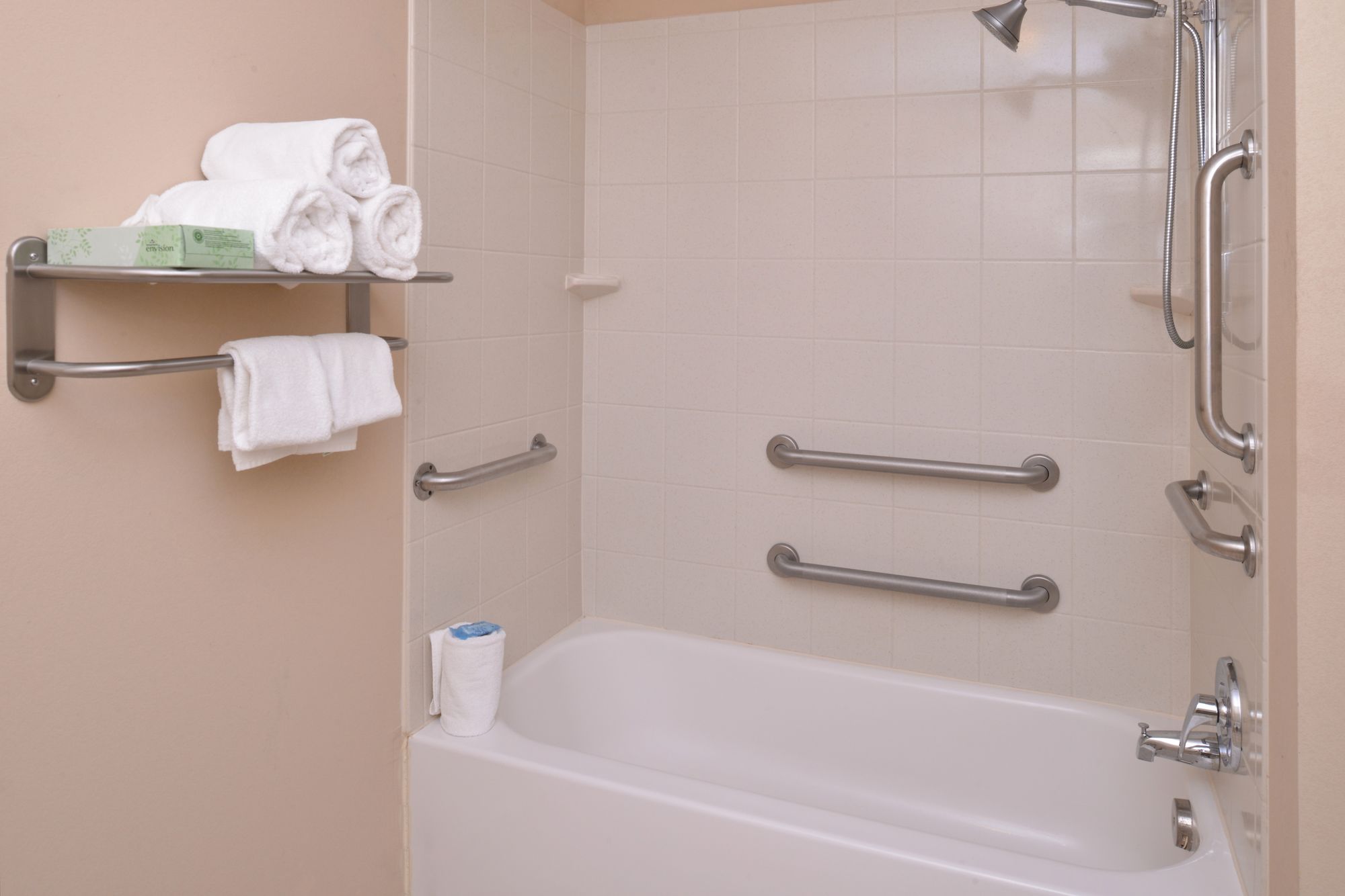 Holiday Inn Express Hotel & Suites Fairmont