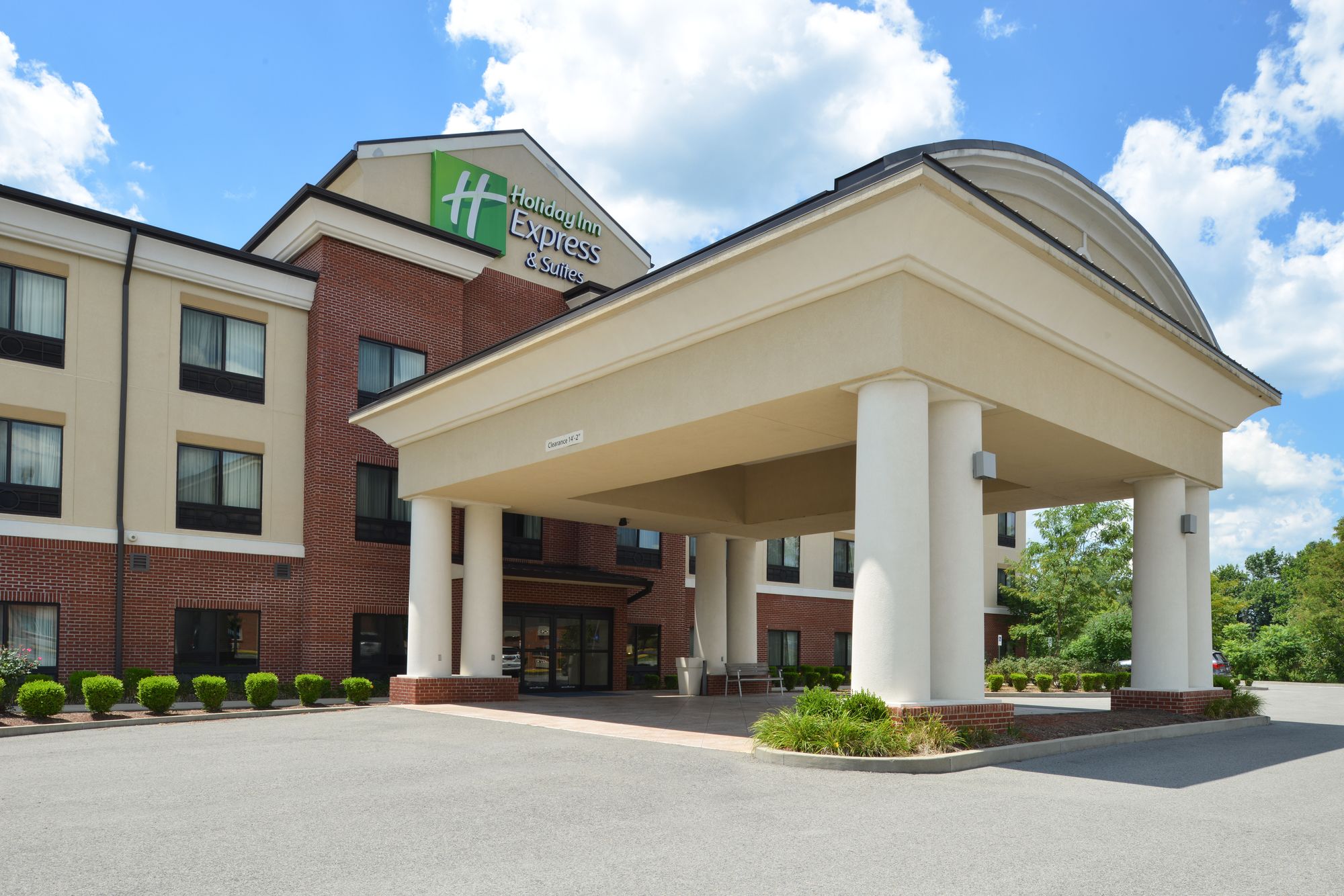 Holiday Inn Express Hotel & Suites Fairmont