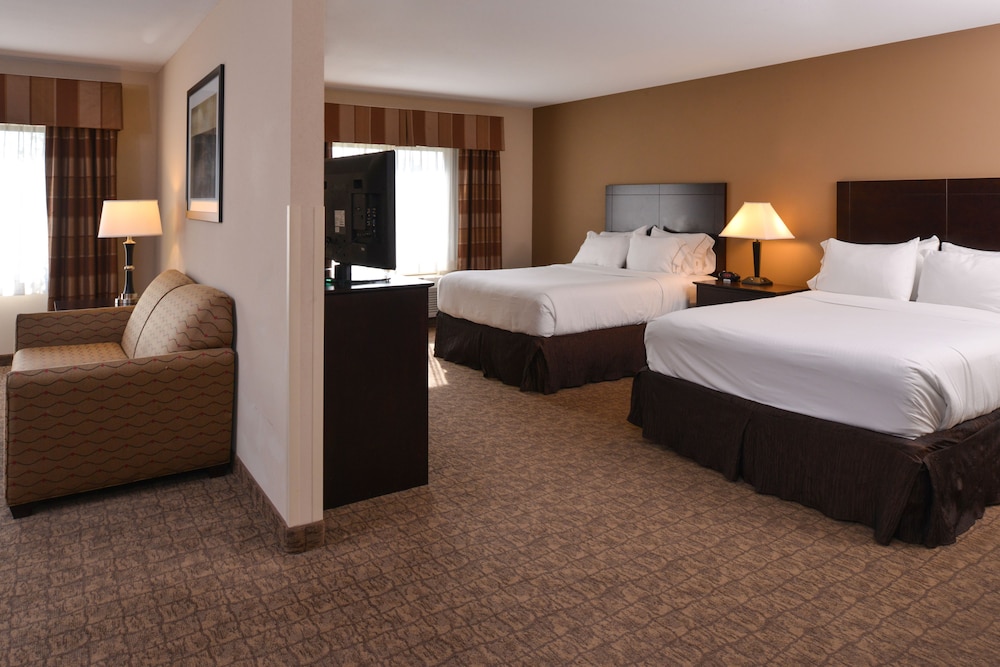 Holiday Inn Express Hotel & Suites Fairmont