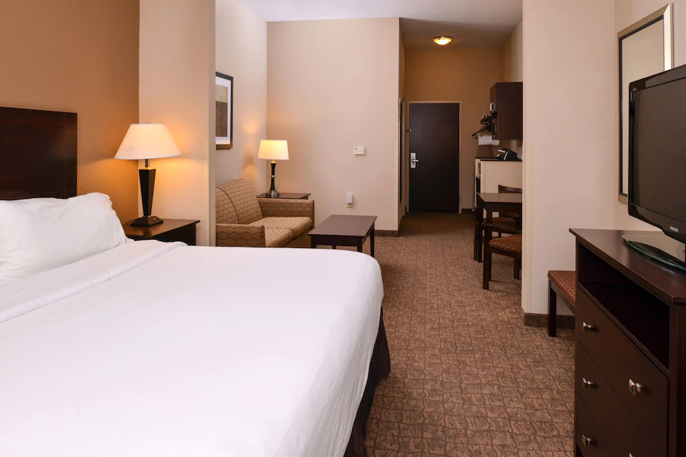 Holiday Inn Express Hotel & Suites Fairmont