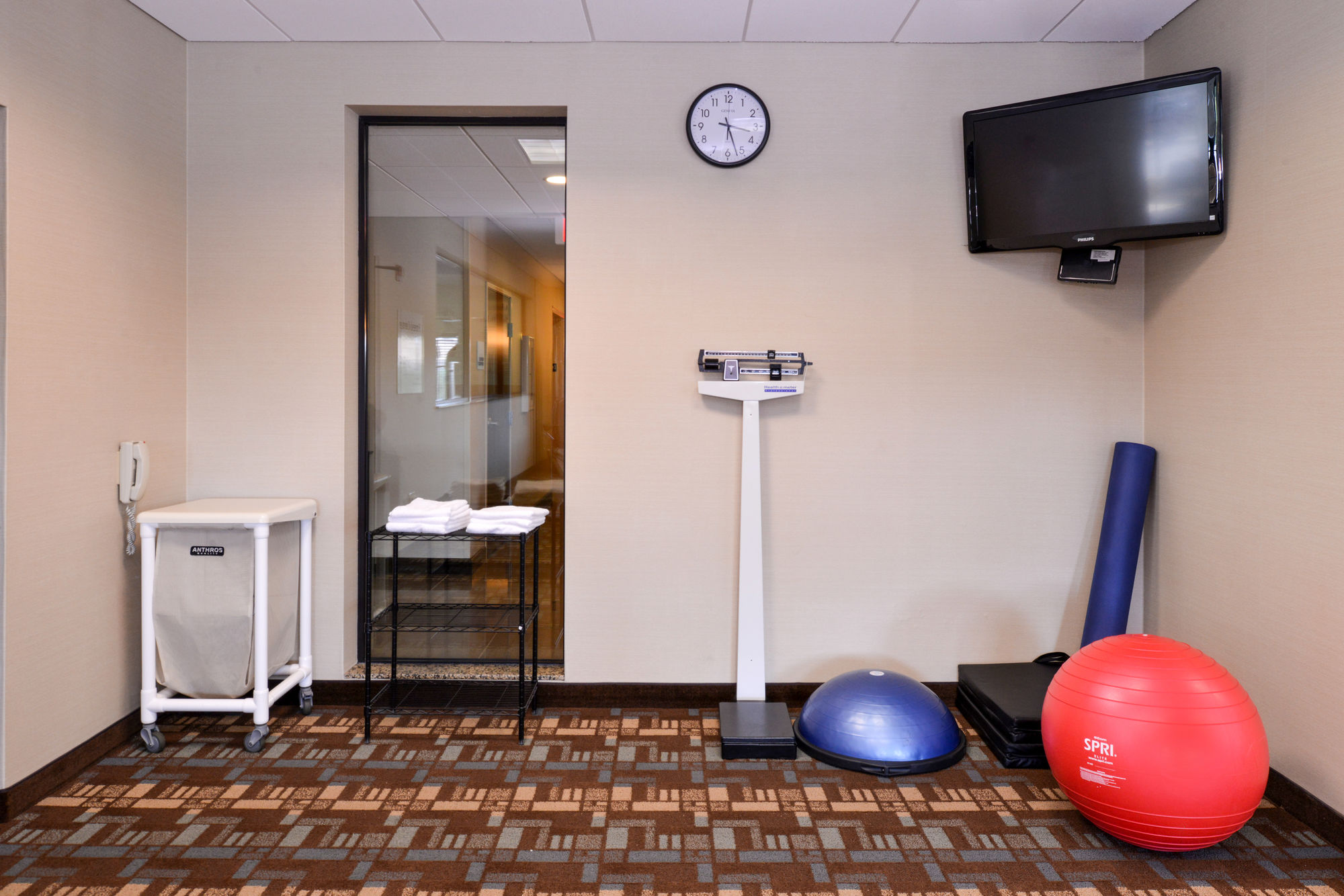Holiday Inn Express Hotel & Suites Fairmont