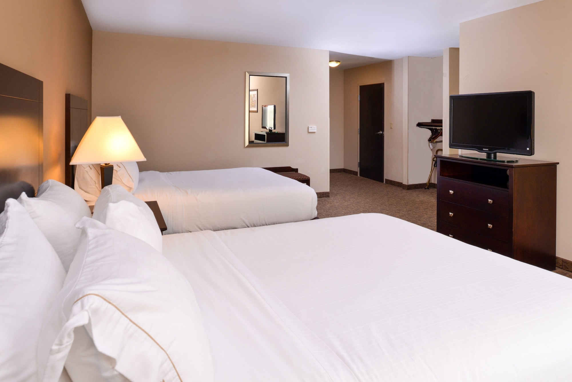 Holiday Inn Express Hotel & Suites Fairmont