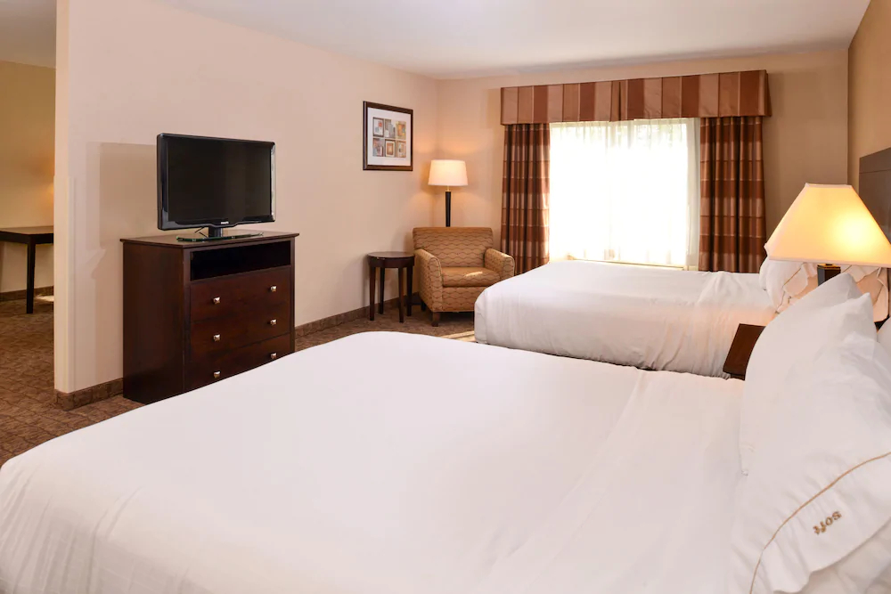 Holiday Inn Express Hotel & Suites Fairmont