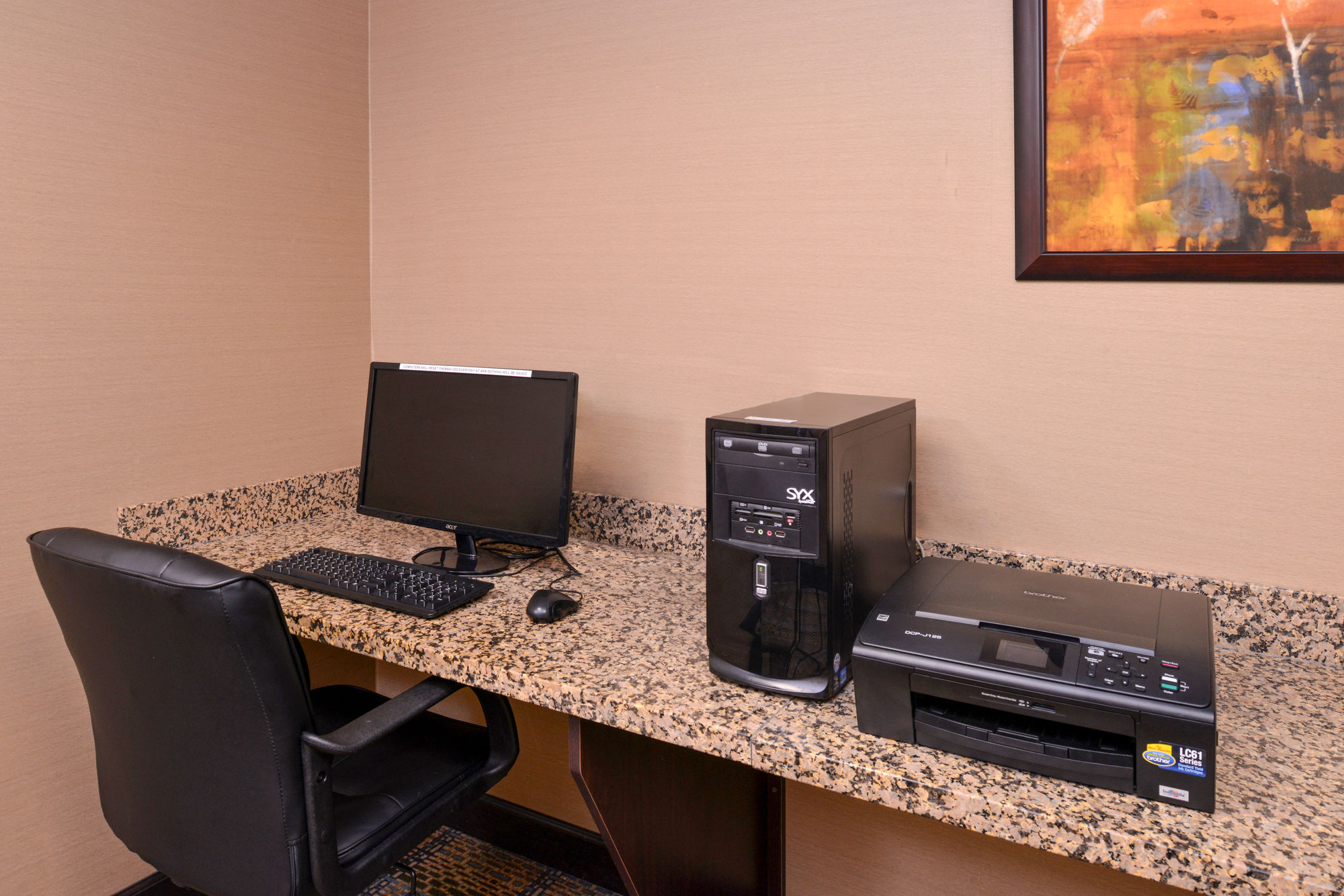 Holiday Inn Express Hotel & Suites Fairmont