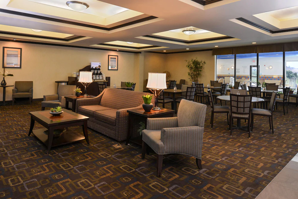 Holiday Inn Express Hotel & Suites Fairmont