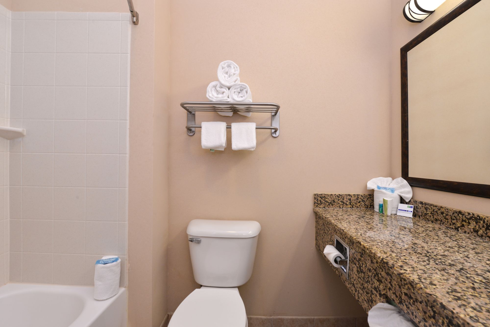 Holiday Inn Express Hotel & Suites Fairmont