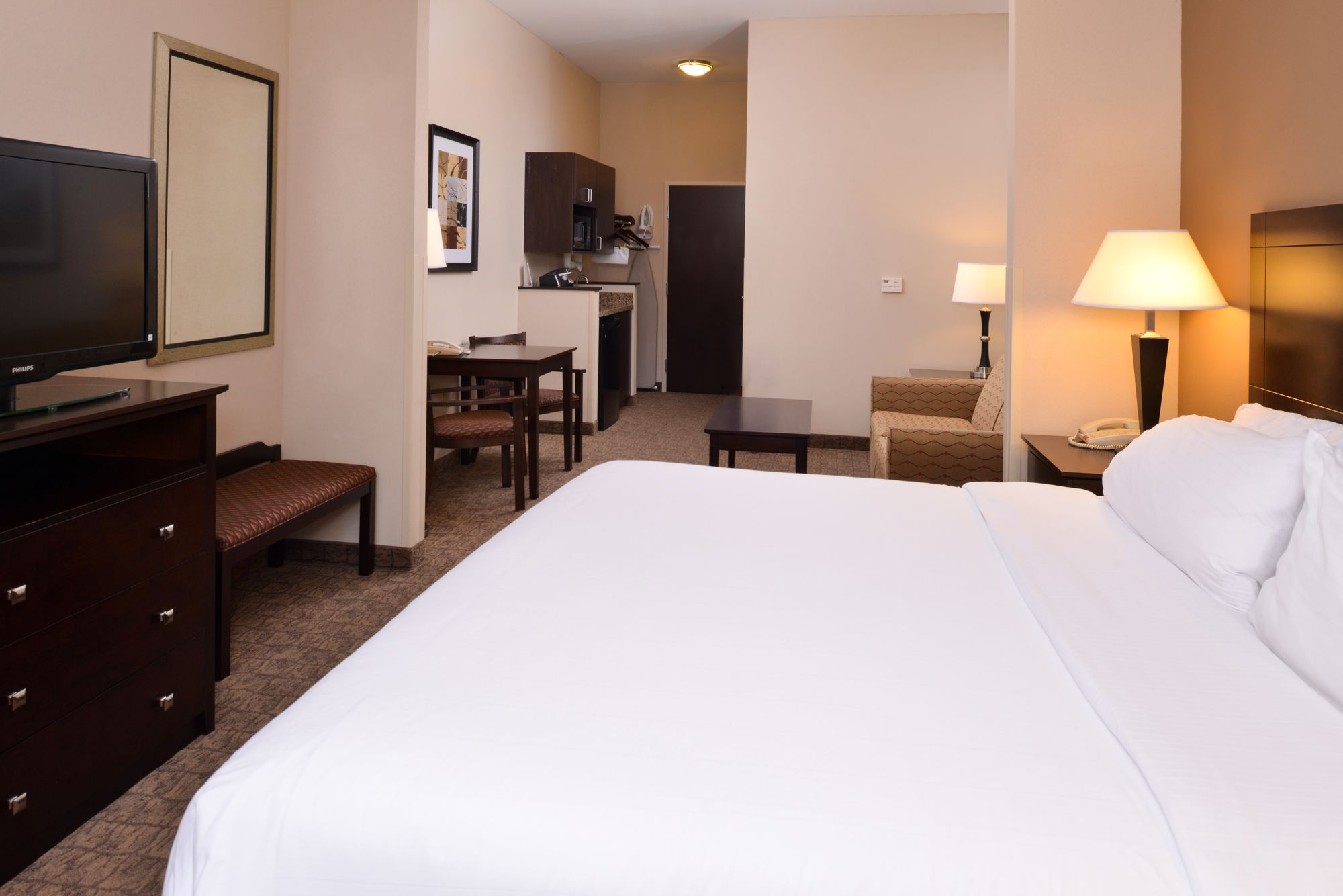 Holiday Inn Express Hotel & Suites Fairmont