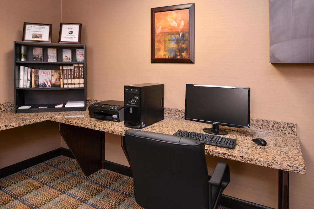 Holiday Inn Express Hotel & Suites Fairmont
