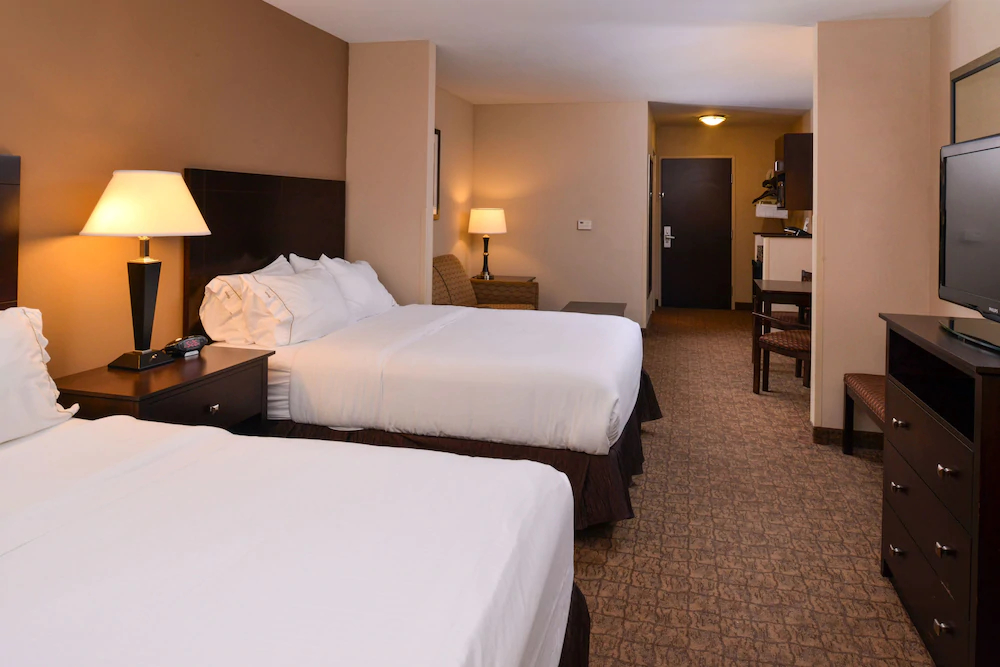Holiday Inn Express Hotel & Suites Fairmont
