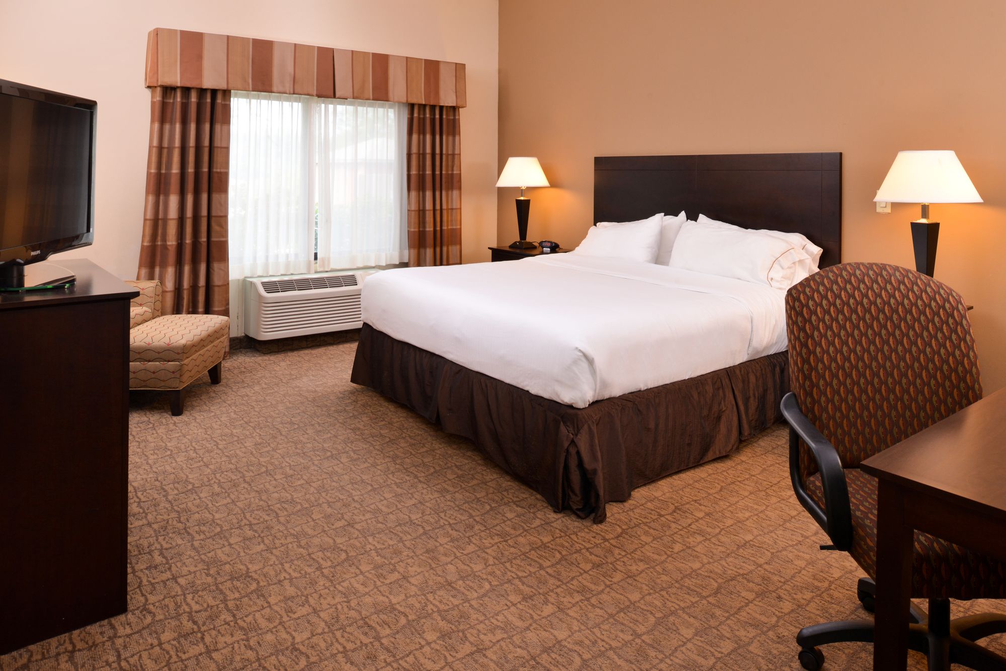 Holiday Inn Express Hotel & Suites Fairmont